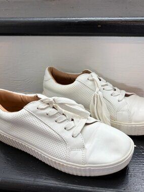Steve Madden White Sneakers *Flaw